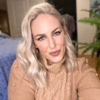 Lynn Frost's Instagram, Twitter & Facebook