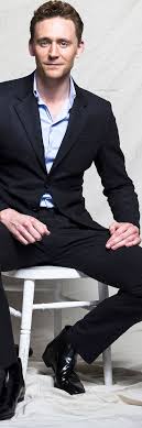 То́мас уи́льям хи́ддлстон — английский актёр и продюсер. Tom Hiddleston Sitting As Only Tom Hiddleston Can And Still Look Like A Gentleman I Ve Figured It Out They Kee Tom Hiddleston Tom Hiddleston Gentleman Toms