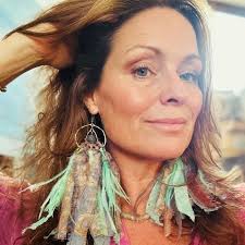 Natalie Munro (@nataliemunro.artistry) • Instagram photos and videos