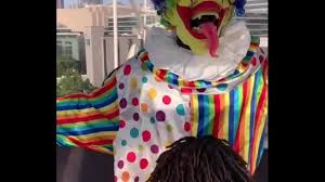 Clown gets head at amusement park - XNXX.COM