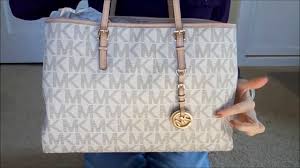 Choose from a great range of women's michael kors handbags, bags & purses. A Closer Look At Michael Kors Tote Bag Youtube