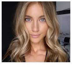 Wonderful Blue Eyes And Honey Blonde Hair Inspiring Ladies Honey Blonde Hair Blonde Hair Pale Skin Hair Pale Skin