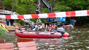 Die bundesstraße b2 ist zwischen ohlstadt und murnau überschwemmt und gesperrt. Starkregen So Wehrt Sich Bayern Gegen Das Hochwasser Bayern Sz De