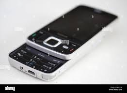 Ein altes Nokia N96 Mobiltelefon ...
