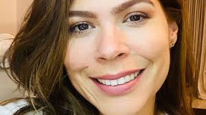 Karina Batista's Instagram, Twitter & Facebook