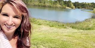 Mel Johns's Instagram, Twitter & Facebook