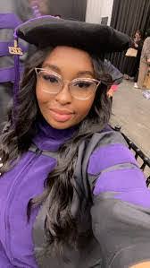 Darien Mills's Instagram, Twitter & Facebook