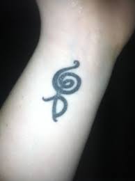 Symbol For Hakuna Matata I Love This Tattoo So Glad I Got It Tattoos Tattoos And Piercings Cute Tattoos