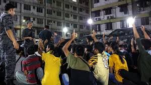 প্রবাসীদের ফেরত পাঠালো মালয়েশিয়া