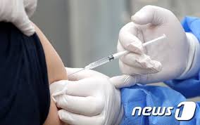 10일부터 65세 이상 어르신 예방접종을 시작하는 가운데 70세 이상 어르신들의 코로나19 예방백신 접종 예약률이 9일 0시 기준 26.2%를. Bg6k Ltgl1x Am