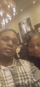 I love my sisters Valarie and Shelly Thomas Mom's and pop couldn't have did  better happy Birthday sis