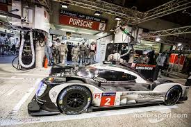 Arret Au Stand 2 Porsche Team Porsche 919 Hybrid Romain Dumas Neel Jani Marc Lieb 24 Heures Du Mans Photos 24 Heures Du Mans Porsche Le Mans Voiture