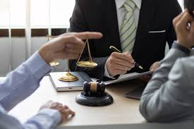 Choosing the Right Path for Your Divorce : Mediation vs. Litigation