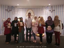 Tholec would then change its name to worldwide holdings bhd in 1971 and a restructuring exercise saw worldwide holdings coming under the kumpulan perangasang selangor group. Penaberkala Joy Revfa Pemilik Empayar Merve Cosmetic