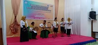 Mengapa musikalisasi puisi tidak terdefinisikan? Kbm Hadirkan Bengkel Musikalisasi Puisi Di Tiga Kabupaten Kota Kumparan Com