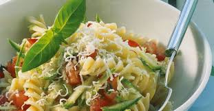 Dieses Gericht Wird Lauwarm Oder Als Salat Serviert Wer Es Lieber Warm Mag Kann Das Gemuse Auch Ganz Kurz In Einer Pfann Leichte Rezepte Rezepte Essensrezepte