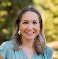 Stephanie Heath's Instagram, Twitter & Facebook