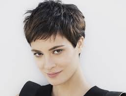 Quelle coupe de cheveux demander à mon coiffeur ? Coupe Courte Cheveux Fins Donnez Du Volume A Votre Chevelure