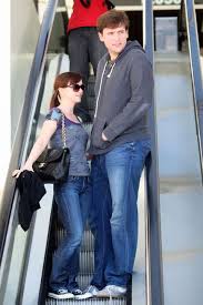 While jonas and turner were frequently photographed together on the street, in the beginning of their relationship they never walked a red turner and jonas' age difference isn't a problem for them. Celebrity Couples With A Major Height Difference