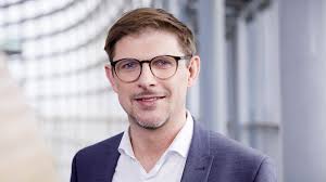 SPD-Ministerium: Referent geht, Ehefrau rückt nach!