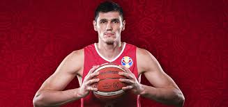 Ersan i̇lyasova, genç yaşta başladığı basketbol hayatında ilk profesyonel kariyerine türk basketbol ligi'nin güçlü ekiplerinde ülkerspor alt yapısında başladı. Ersan Ilyasova Tur S Profile Fiba Basketball World Cup 2019 Fiba Basketball