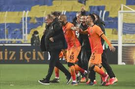 Fenerbahçe galatasaray maçı süper lig'in 24. Football Galatasaray Beat Fenerbahce 1 0 At Kadikoy