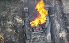Ukrainian drone burned an enemy Т-72B3 ...