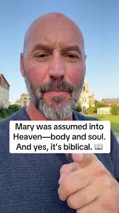 La Asunción de María: Cuerpo y Alma en el Cielo