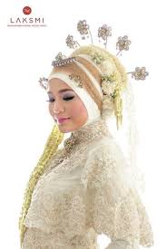 Model baju pengantin adat jawa modern yang membuat penampilanmu anggun youtube. 5 Inspirasi Baju Pengantin Adat Jawa Hijab Modern Ini Sangat Cantik Dan Memesona Setuju