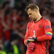 Manuel neuer vom fc bayern münchen war bei der euro 2016 die nummer eins im deutschen tor und führte in der vorrunde in abwesenheit des etatmäßigen kapitäns bastian schweinsteiger die mannschaft als spielführer auf den platz. Em 2021 Deutschland Wuste Homophobe Beleidigung Hinter Manuel Neuer Fc Bayern Uefa Ermittelt Fussball