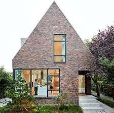 Modernes Satteldachhaus Mit Backsteinfassade Hauser Award 2018 1 Preis Backsteinhaus Strassenseite The Post Mod Modern Brick House Gable House Facade House