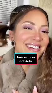 Do you see the resemblance? 👀 #jenniferlopez #jlo #jennyfromtheblock  #celeblookalike