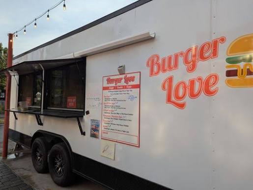 Burger Love Food Truck — Hamburger restaurant food truck in Prineville, Oregon