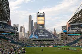 File Qwest Field With Seattle In The Background Jpg Centurylink Field Seattle Seattle Area