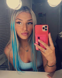 Lindsey Fuchs's Instagram, Twitter & Facebook