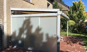 Glasschiebewand Unter Einem Terrassendach Terrassen Dach Uberdachung Terrasse Terrassenuberdachung