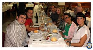 La mujer accedió, luego recibió a los futuros padres en su casa y compartió con ellos su experiencia. Casa Juan Los Mellizos Torremolinos Maridaje Mellizos Torremolinos