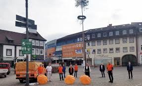 Safe and secure online booking and guaranteed lowest rates. Emmendingen Der Maibaum Steht In Aller Stille Ein Vertrautes Zeichen Setzen Kreishandwerkerschaft Emmendingen Stellte Ihren Maibaum Auf Regiotrends