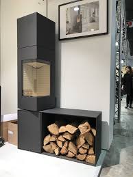 poele a bois de chez rais modele avec une vitre en angle en vente chez art et pierre dans les regions de mons ath tournai mous poele a bois soignies bois