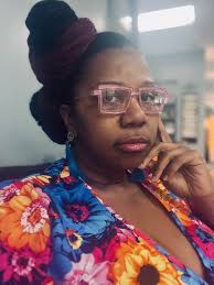 Hey...I'm loving my big green frames...