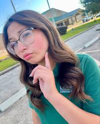 It's the First Day of Sophomore Year for our girl 🎉 Pretty as a daisy 🌼  and spicy as a chili pepper 🌶️ That's my girl ❤️❤️❤️