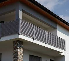 Zaune Aus Aluminium Und Edelstahl Hohe Qualitat Modernstes Design Aluzaun Aluminium Aluz Balcony Railing Design Balcony Grill Design Balcony Design