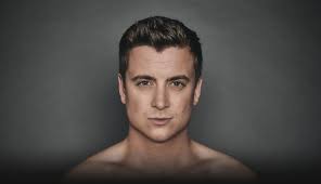 Met nooit alleen zingt niels destadsbader zijn nieuwste hit uit 2020. Niels Destadsbader Antwerps Sportpaleis