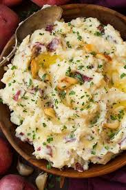 Top with fresh parsley and shredded parmesan cheese. Roasted Garlic Mashed Potatoes With Red Potatoes Cooking Classy