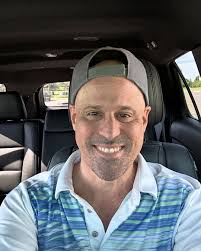 Guillermo seen without wedding ring