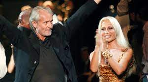 Doble suicidio en la casa de gianni versace, en el aniversario de su muerte doble suicidio en la casa de gianni versace, en el aniversario de su muerte la pareja se hospedó en una de las suites de. Versace Una Historia De Lujo Muerte Y Pasion