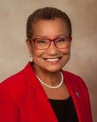 Shirley Applewhite's Instagram, Twitter & Facebook