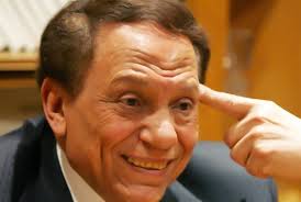 عادل إمام ممثل مصري وُلد في 17 مايو عام 1940 في قرية شها, الدقهلية، انتقل إلي حي السيدة زينب وقضي طفولته هناك بسبب وظيفة والده، تخرج من. Ø¹Ø§Ø¯Ù„ Ø¥Ù…Ø§Ù… Ø¹Ø§ÙˆØ² Ù†ÙŠ Ø£Ù…ÙˆØª Ù„ÙŠÙ‡