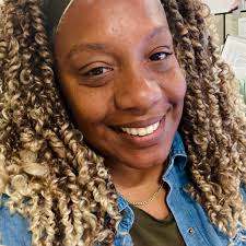 ί WHO AT THIS TABLE GOTTA GET UP FOR MARIAH CAREY TO HAVE A SEAT ១១