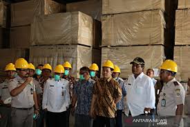 Pabrik pembuatan triplek ada di jawa timur, jawa tegah, jawa barat, pulau sumatera, kalimantan, maluku sampai irian. Kayu Lapis Banten Tembus Pasar Dunia Antara News